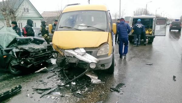 В Дагестане «Приора» протаранила «ГАЗель», три человека ранены